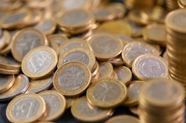 Altın euro para yığını. Para kavramı