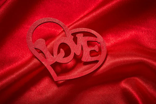 Belle Décoration Pour Saint Valentin Sur Fond Tissu Soie Rouge — Photo