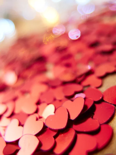 Herz Konfetti Auf Goldenem Hintergrund Romantisches Konzept — Stockfoto