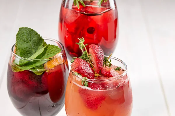 Summer Cocktails Fresh Berries Fruits — Stock Photo, Image