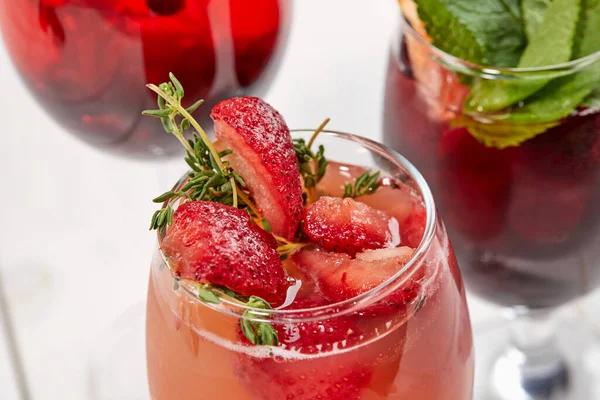 Summer Cocktails Fresh Berries Fruits — Stock Photo, Image
