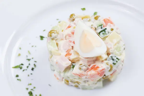 Rysk Sallad Vit Tallrik Närvy — Stockfoto