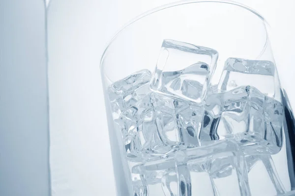 Glas Mit Eiswürfeln Nahsicht — Stockfoto