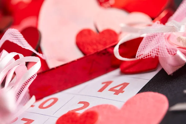 Calendário Para Dia Dos Namorados Com Decorações Vermelhas Vista Perto — Fotografia de Stock