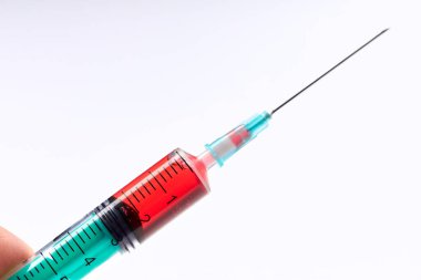 El ele tutuşma şırıngası, yakın görüş 