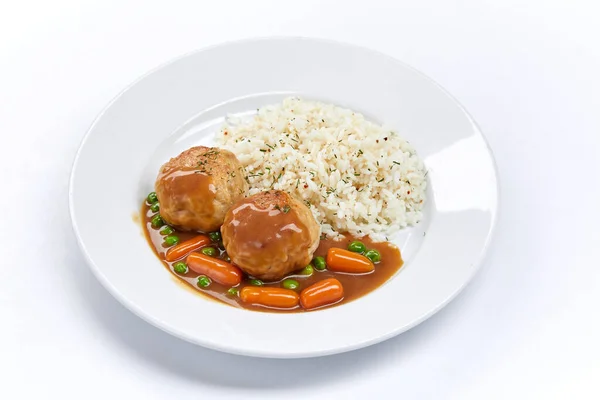肉丸子 白盘上有米饭和蔬菜 — 图库照片