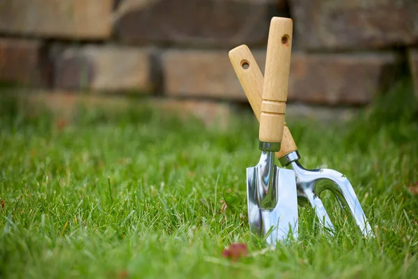 Herramientas Jardinería Sobre Hierba Verde Jardín — Foto de Stock