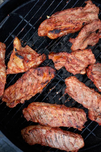 Chuleta Cerdo Parrilla Verduras Gril Llamas —  Fotos de Stock