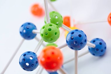 Beyaz arka plan üzerinde izole moleküler yapısı