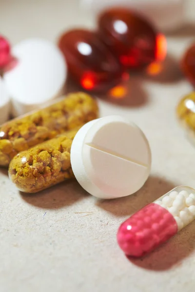 Comprimidos e cápsulas — Fotografia de Stock