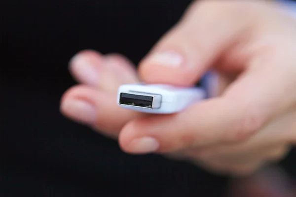 Hand hält usb — Stockfoto