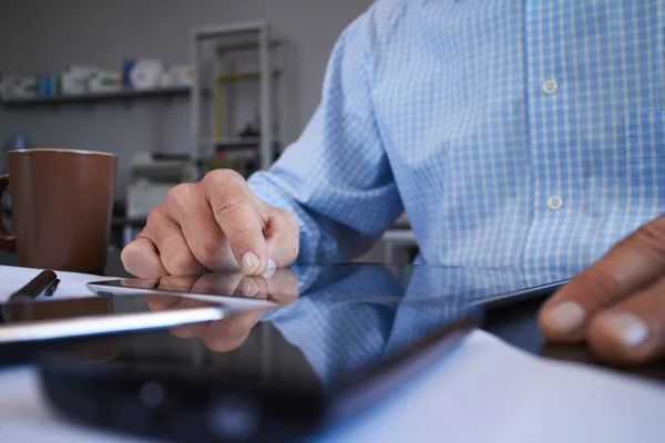 Businessman with digital tablet — Stock Photo, Image