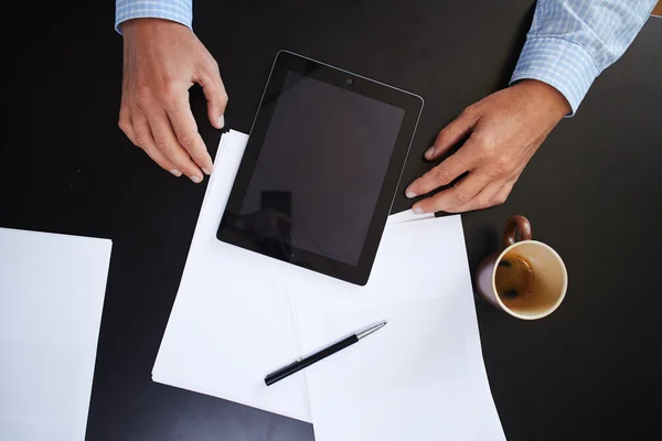 Businessman with digital tablet — Stock Photo, Image