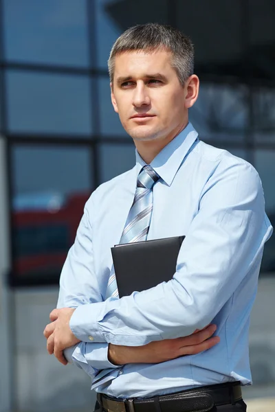 Geschäftsmann im Freien — Stockfoto