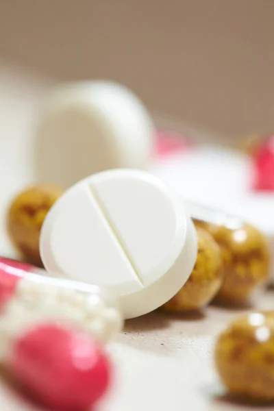 Tabletten und Kapseln — Stockfoto