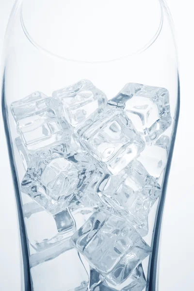 冰块的玻璃杯 — 图库照片