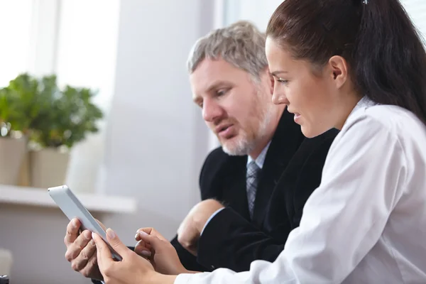 Gente de negocios en la oficina — Foto de Stock