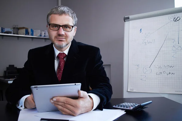Businessman with digital tablet — Stock Photo, Image