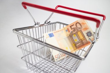 Para alışveriş sepeti içinde