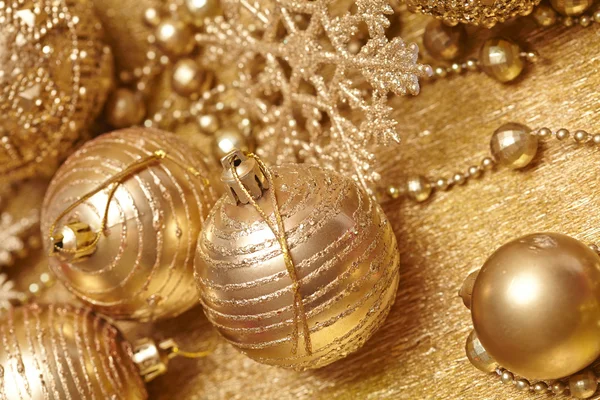 Kerstballen en decoraties — Stockfoto