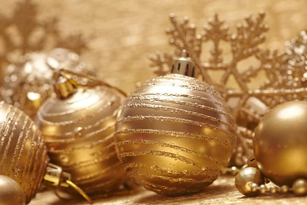 Рождественские балы и украшения — стоковое фото