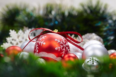 Noel baloları ve dekorasyonları