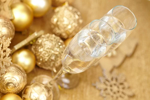 Champagne och jul dekorationer — Stockfoto