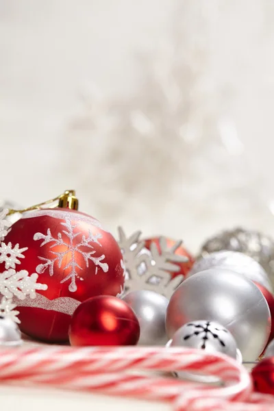 Kerstballen en decoraties — Stockfoto