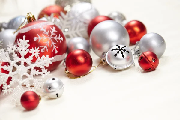 Bolas de Navidad y decoraciones — Foto de Stock