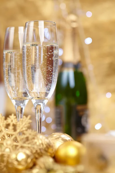 Шампанське на новорічній вечірці — стокове фото