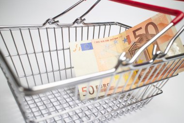 Para alışveriş sepeti içinde