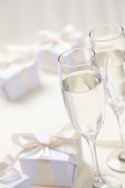 Sevgililer günü ve şampanya için Presents