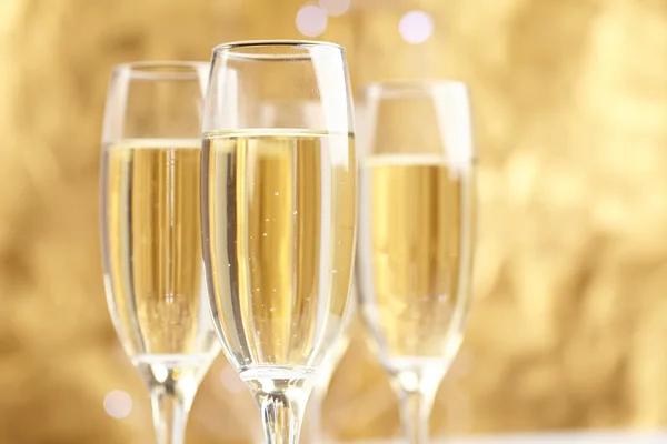 İki şampanya bardağı. — Stok fotoğraf