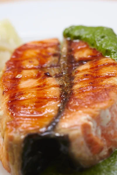 Salmon steak with cauliflower — Stock Photo, Image