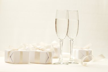 Beyaz hediye kutuları