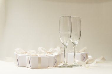 Beyaz hediye kutuları