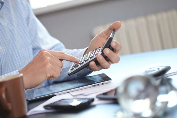 Hand with calculator — Stock Photo, Image