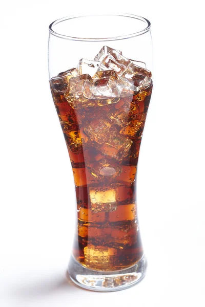 Cola med isbitar — Stockfoto