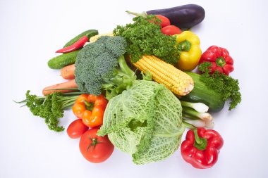 beyaz üzerine taze sebze