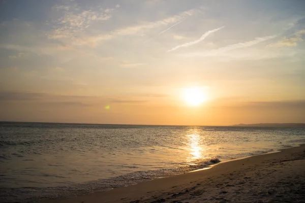 Coucher de soleil sur mer calme — Photo