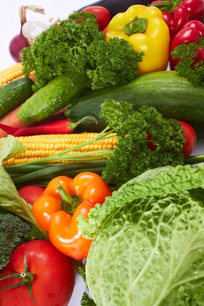 Verduras frescas sobre blanco — Foto de Stock