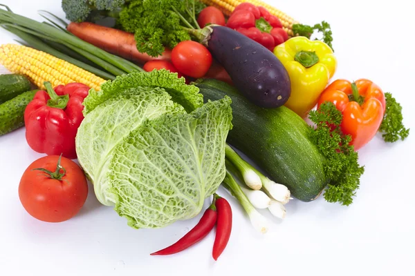 Verduras frescas sobre blanco — Foto de Stock