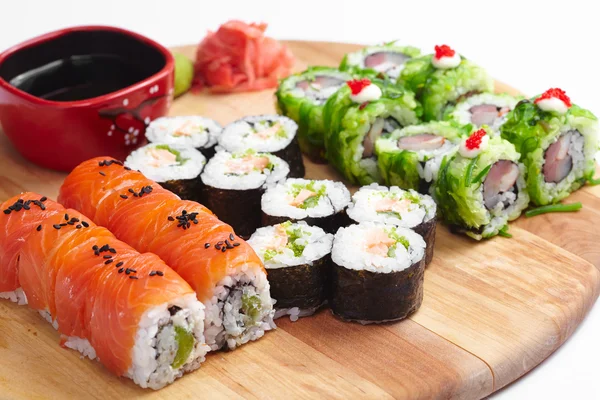 Smaczne sushi rolki — Zdjęcie stockowe