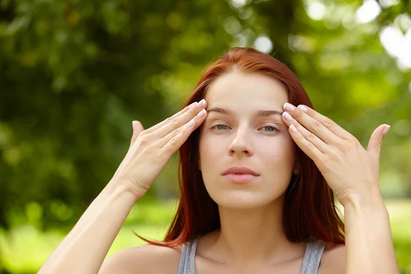 Young beautiful woman — Stock Photo, Image