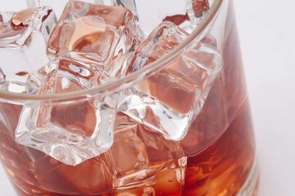 Whisky z kostkami lodu — Zdjęcie stockowe