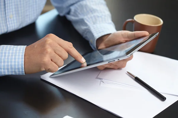 Businessmen with digital tablet — Stock Photo, Image