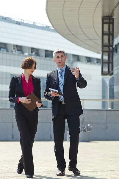 Business men and woman outdoor — Stock Photo, Image