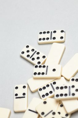 Domino adet yakın çekim