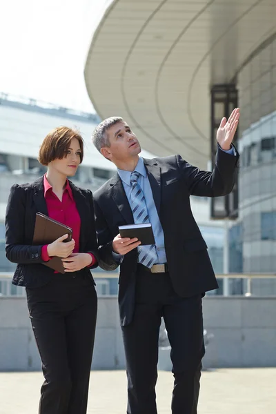 Uomo d'affari e donna di successo — Foto Stock