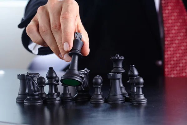 Businessman playing chess game — Stock Photo, Image